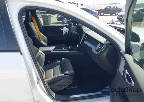 2025 Volvo Xc60 Plug-In Hybrid Polestar Engineered, T8 Awd Electric/Gasoline z USA, uszkodzony, nr VIN YV4H60RP1S1180472